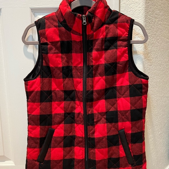 Pink Lily Buffalo Plaid Vest, Size Small - Picture 2 of 6